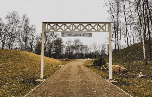Na zdjęciu widoczne jest wejście do Parku Angielskiego
