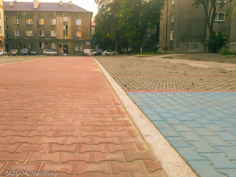 Na zdjęciu widać parking przy ulicy Łukasiewicza