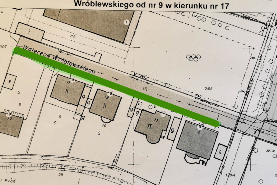 Grafika przedstawia mapę, ulicy wróblewskiego, miejsce, w którym ma powstać nowy chodnik