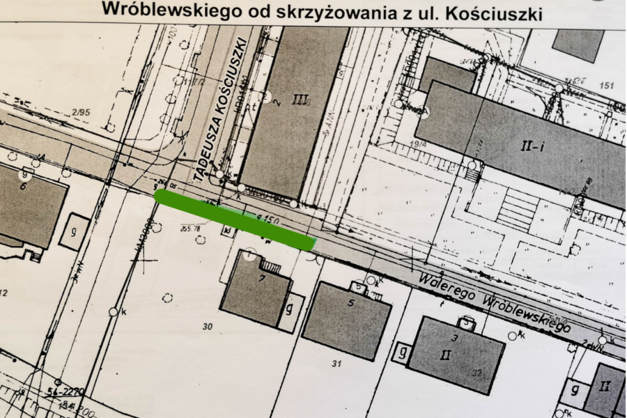 Grafika przedstawia mapę, ulicy wróblewskiego, miejsce, w którym ma powstać nowy chodnik