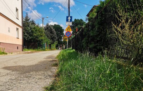 Na zdjęciu widać ulicę Wróblewskiego - miejsce, w którym ma powstać nowy chodnik