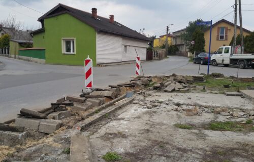 Os. Długoszyn (przy kapliczce) - chodnik