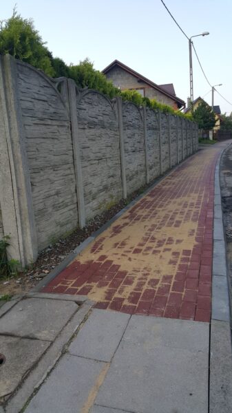 Chodnik przy ul. Roździeńskiego