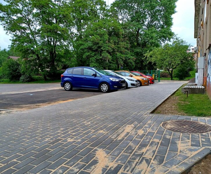 chodnik i parking przy ul. Azot (przy przedszkolu)